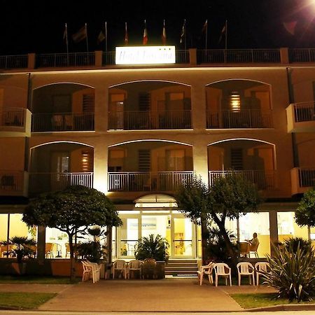 Hotel Toscana Маротта Екстер'єр фото