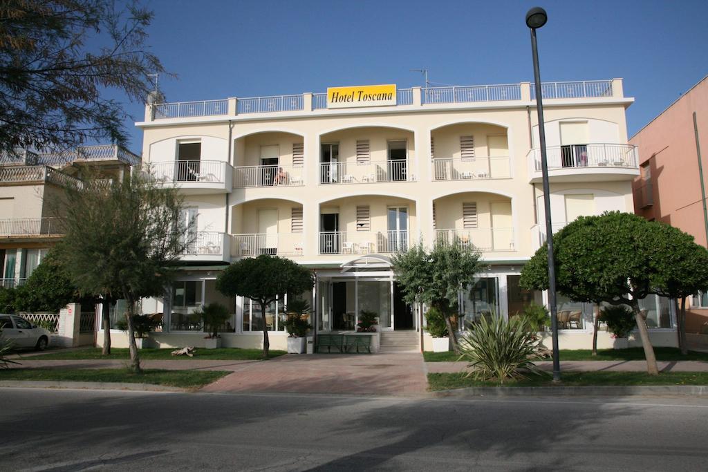 Hotel Toscana Маротта Екстер'єр фото